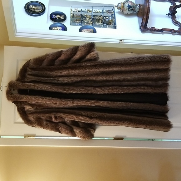Raccoon Full Length Vintage Fur Coat - Picture 4 of 11